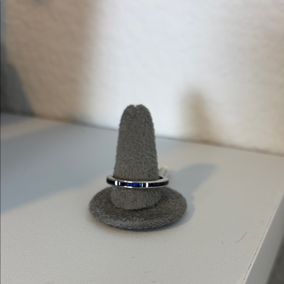 Elegant White Gold and Sapphire Ring